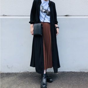 * No Smoke Household *. I never wear. Doing a deep clean of my wardrobe.